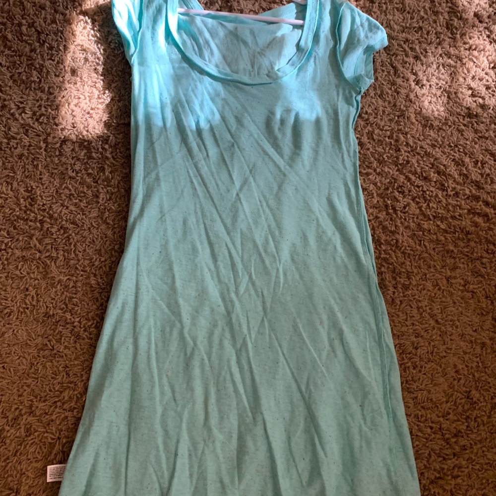 Dresses - Picture 3 of 4